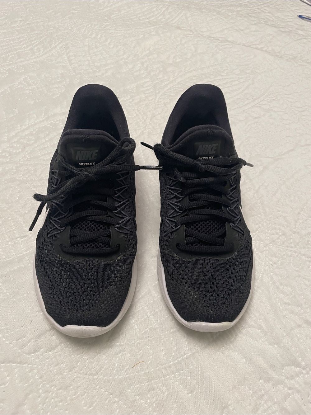 Nike SKYELUX Women’s Athletic Running Shoes Black & White Breathable Mesh Uppers
